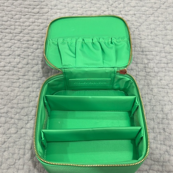 Stoney Clover Lane Travel Case - like new! - Picture 2 of 4